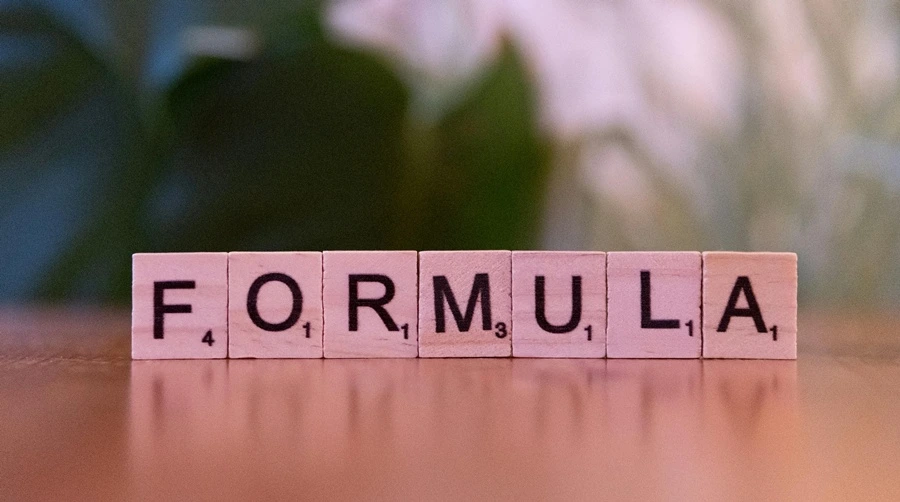 Abjad bertuliskan "formula" untuk menggambarkan 10 prinsip jurnalisme